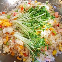 三文魚繽紛炒飯的做法 步骤8