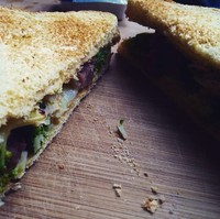 燻火腿干酪kiwi藍莓三明治的做法 步骤3