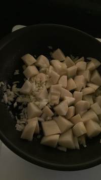 濃香土豆菠菜湯的做法 步骤2
