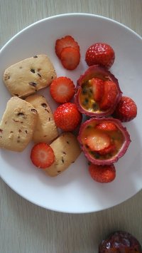 百香果配草莓君的做法 步骤4