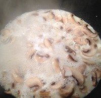快手奶油蘑菇面的做法 步骤6