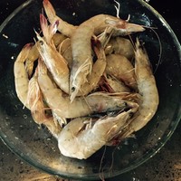 蒜蓉油燜大蝦的做法 步骤1