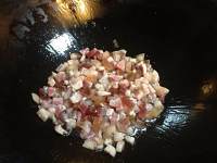 秘制臘肉鮮豆燜飯的做法 步骤4