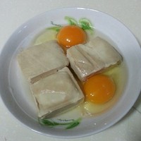 臭豆腐蒸雞蛋的做法 步骤2