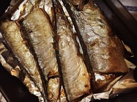海鹽烤秋刀魚的做法 步骤2