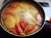 番茄洋芋湯（減肥無辣）的做法 步骤2