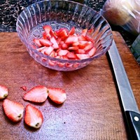 低脂草莓酸奶（好吃又減肥）的做法 步骤2