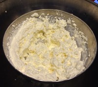 芒果奧利奧鮮奶蛋糕的做法 步骤2