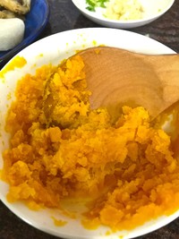 黃金南瓜海鮮意粉的做法 步骤2