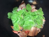 老丁的私房菜-臘肉炒萵筍的做法 步骤7