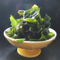 螺旋藻(裙帶菜)魚丸湯的做法 步骤1