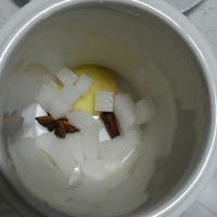 隔水小炖排骨蘿卜菌菇湯的做法 步骤2