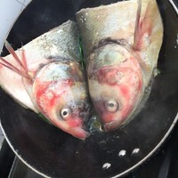 魚頭火鍋的做法 步骤3