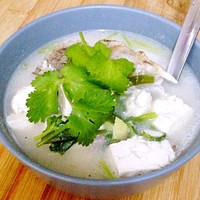 魚頭手工豆腐湯 適合單身又喜歡吃住家菜的你的做法 步骤5