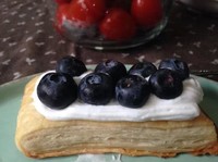 手抓餅版藍莓拿破侖的做法 步骤1