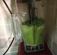 鮮綠排毒養顏果蔬汁的做法 步骤3