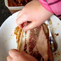 金針菇肥牛卷涂醬法(七歲兒童版)的做法 步骤2
