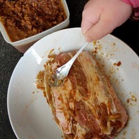 金針菇肥牛卷涂醬法(七歲兒童版)的做法 步骤5