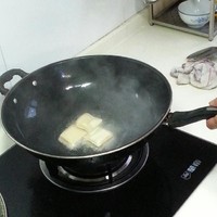 煎臭豆腐的做法 步骤2