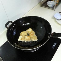 煎臭豆腐的做法 步骤4