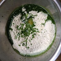菠菜手擀麵的做法 步骤1