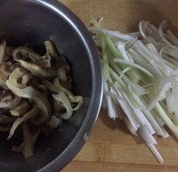 白靈菇炒芹菜的做法 步骤1