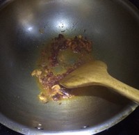 白靈菇炒芹菜的做法 步骤2