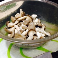 腦洞大開低脂低油蘑菇蒸黃魚的做法 步骤1
