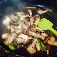 腦洞大開低脂低油蘑菇蒸黃魚的做法 步骤2