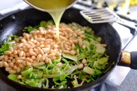 法式香煎雞配大蔥炖豆子的做法 步骤13