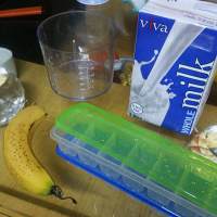 香蕉牛奶冰格版●瘦身零食-140卡的做法 步骤1
