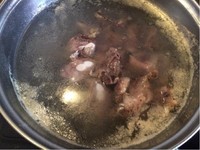 白芸豆山藥臘排骨湯的做法 步骤3