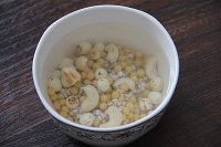 黃豆腰果蓮子薏米糊的做法 步骤2