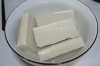 醬汁排骨燴千葉豆腐的做法 步骤3