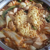 韓國辣白菜部隊火鍋 韓式二人鍋超簡單的做法 步骤6