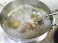 海帶骨頭湯的做法 步骤3
