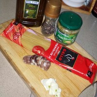 蒜香香腸羅勒奶酪意大利面的做法 步骤1