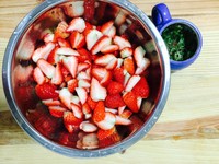 味道很贊的草莓櫻桃醬的做法 步骤3