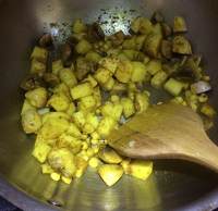 香菇土豆素咖喱的做法 步骤3