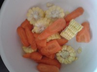 紅蘿卜玉米排骨湯的做法 步骤4