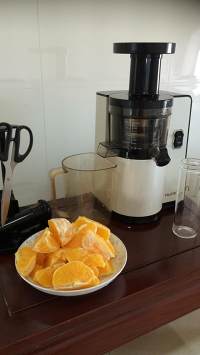 鮮榨橙子 （韓國惠人機）的做法 步骤2