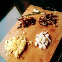 臘肉土豆燜飯的做法 步骤1