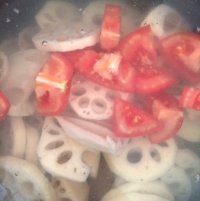 電飯鍋煲湯之 蓮藕綠豆番茄排骨湯的做法 步骤6