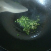 海帶絲豆腐湯的做法 步骤3