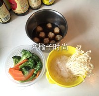 一人份，一鍋多蒸，大同電鍋版（醬燒肉丸，金針菇寬粉，胡蘿卜西蘭花）的做法 步骤2