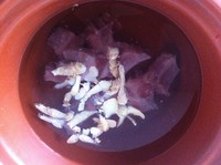 排骨蓮藕山藥煲湯的做法 步骤1