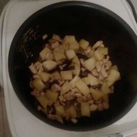 香菇土豆雞肉燜飯（電飯煲版）的做法 步骤3