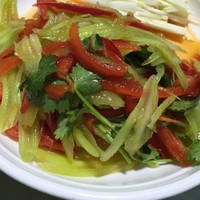 涼菜—萵筍紅甜椒的做法 步骤1