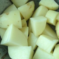 咖喱辣排土豆的做法 步骤2