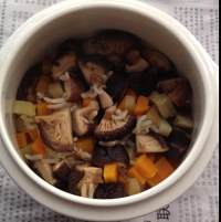 「暗黑料理」之什錦香菇飯的做法 步骤3